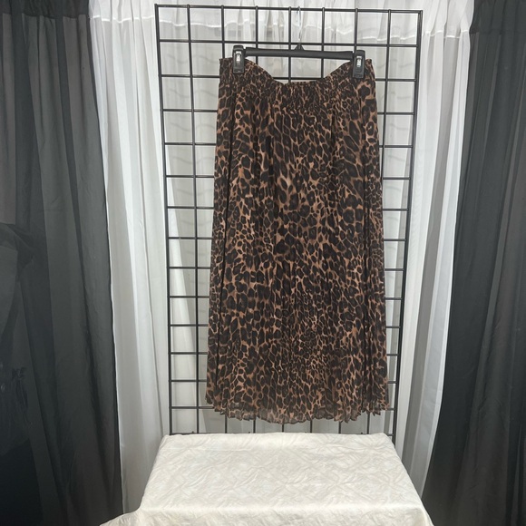 White House Black Market Animal Print Maxi Skirt. - Picture 10 of 12